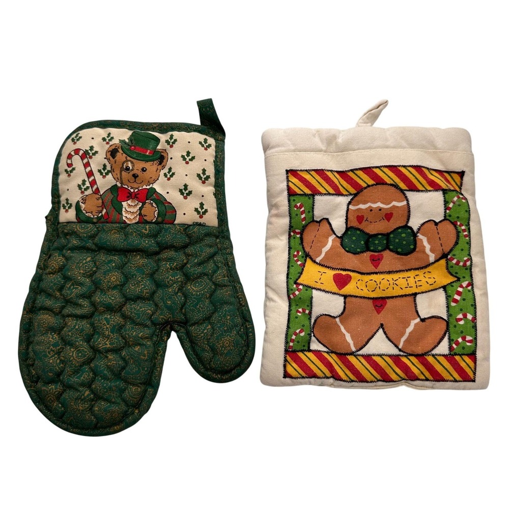 Vintage Christmas Themed Oven Mitt &‎ Pot Holder Set Bear & Gingerbread Designs